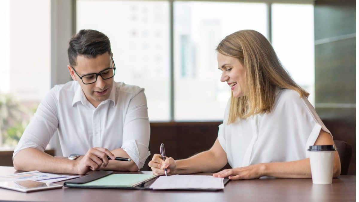 A Guide to Working with Finance Essay Writing Experts Effectively