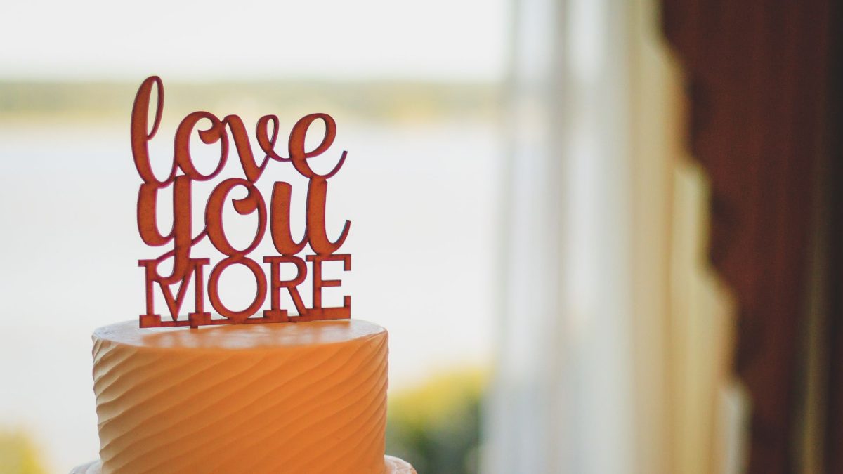 What Happens Behind the Scenes at Cake Topper Suppliers in Dubai? What Happens Behind the Scenes at Cake Topper Suppliers in Dubai?