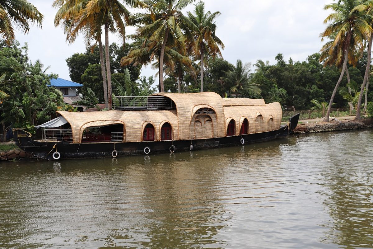 Top 10 Tourist Places in Kerala You Must Visit Top 10 Tourist Places in Kerala You Must Visit