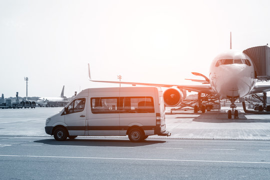 How to Stay Safe and Secure on an Airport Shuttle Ride