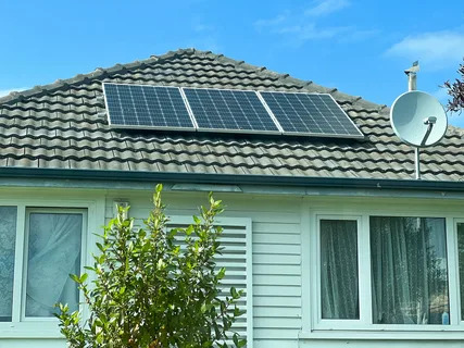 Do Solar Panels in Ascot Vale Work in Rainy or Cloudy Weather?