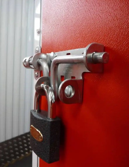 Clear Your Life of Clutter with Affordable Storage Manchester Services