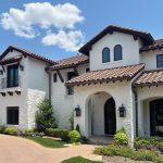 austin-exterior-home-painting-in-benjamin-moore-swiss-coffee-off-white-ANG-2000x1250-1.jpg