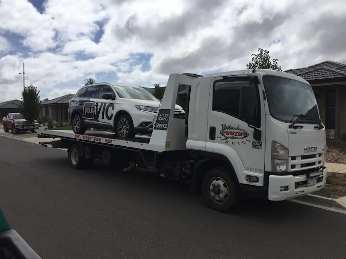 When Should You Call a Tow Truck Instead of Roadside Assistance? When Should You Call a Tow Truck Instead of Roadside Assistance?