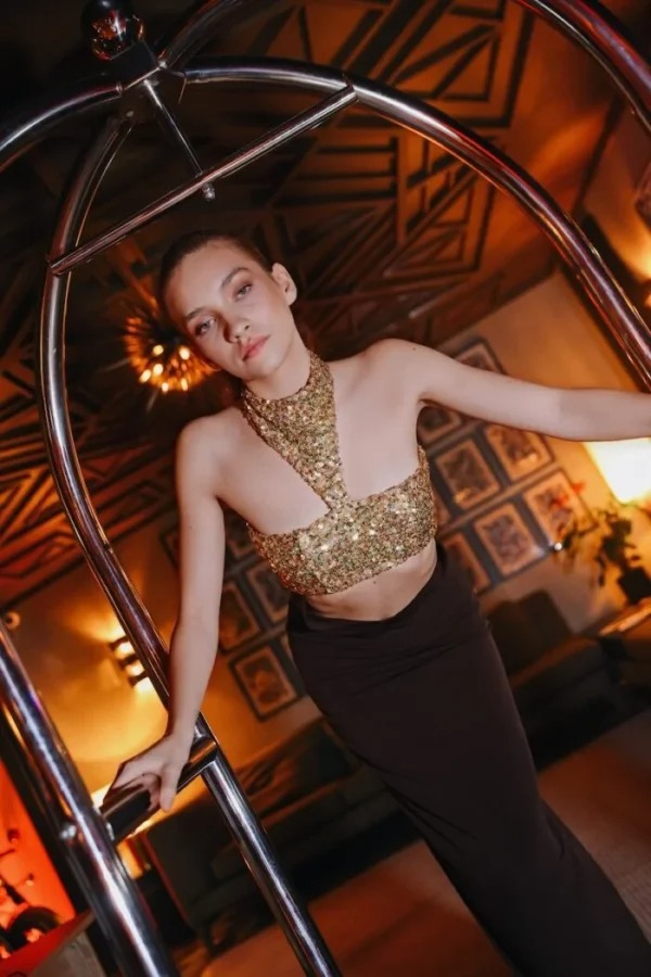 Maeve Clothes: How to Style Women’s Clothing for a Fresh Fashionable Look Maeve Clothes: How to Style Women’s Clothing for a Fresh Fashionable Look